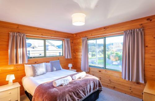 Blackpool House | Moa Cottage in Oneroa Village