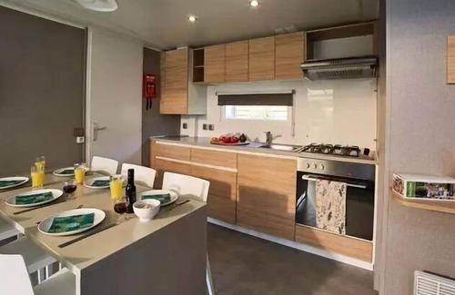 Wijckel House | Mobil-home | Premium Azure | 3 Bedrooms | 6 sleeps | Raised terrace