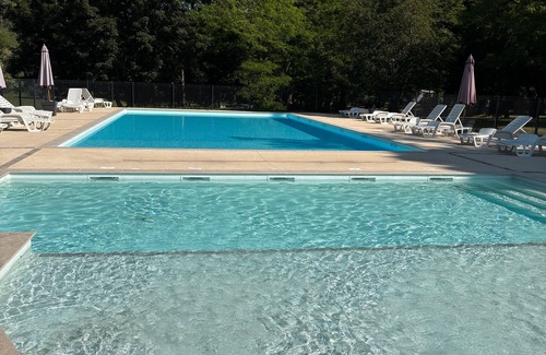 Saint-Pompont House | Mobile Home 'Le Tilleul' with Shared Pool, Private Terrace and Private Garden