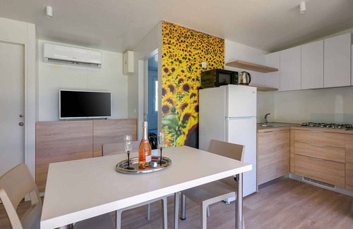Katoro House | Mobilehome with terrace by the pool