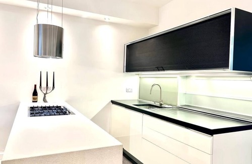 Bayswater Apartment | Moden 4 bed flat near Notting Hill & Hyde park.