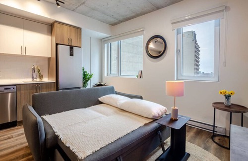 Shaughnessy Village Apartment | Modern 1-BDR APT in DT MTL – Prime Location!