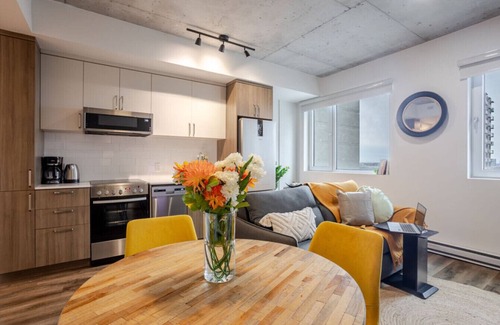 Shaughnessy Village Apartment | Modern 1-BDR APT in DT MTL – Prime Location!