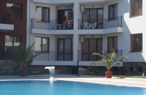 Nessebar Apartment | Modern 1 Bed Apartment (Sleeps 4) 80m from Beach Perfect for Couples Or Families