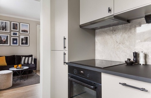 Liljeholmen - Hagersten Apartment | Modern 1-Bed Gem: Central City Apartment