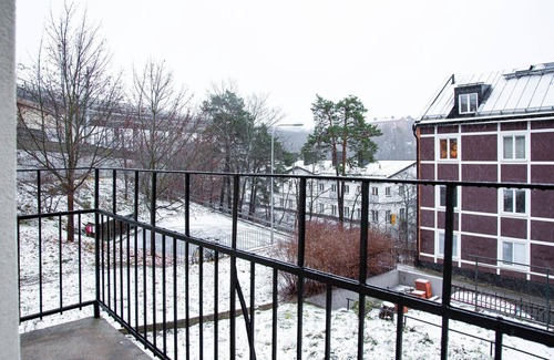 Liljeholmen - Hagersten Apartment | Modern 1-Bed Gem: Central City Apartment