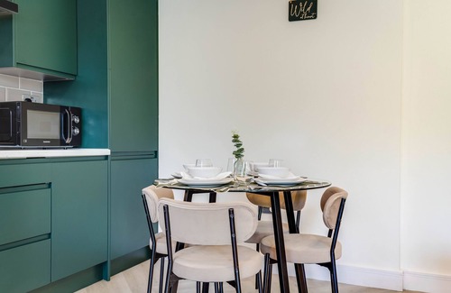 Waddon Apartment | Modern 1 bedroom flat in South Croydon