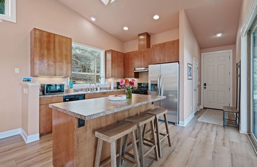 Clearlake House | Modern 1-bedroom house with amazing views of the lake