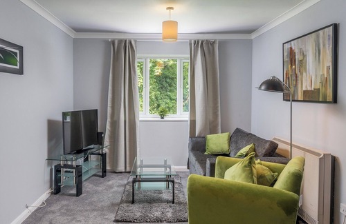 Southgate Apartment | Modern 1-Bedroom in Crawley with Free Parking