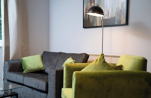 Southgate Apartment | Modern 1-Bedroom in Crawley with Free Parking