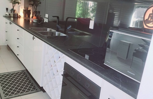 Casuarina Villa | Modern 1 Bedroom Pet Friendly Air-conditioned Unit in Casuarina NSW
