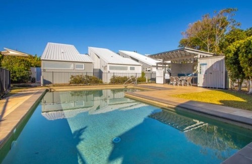 Casuarina Villa | Modern 1 Bedroom Pet Friendly Air-conditioned Unit in Casuarina NSW