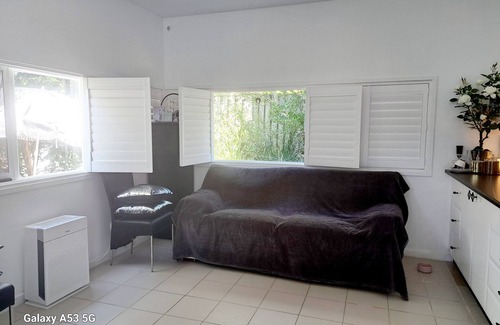 Casuarina Villa | Modern 1 Bedroom Pet Friendly Air-conditioned Unit in Casuarina NSW