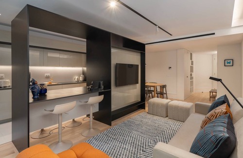 Old Town Apartment | Modern 1-Bedroom w/Private Patio @ Savoy Insular