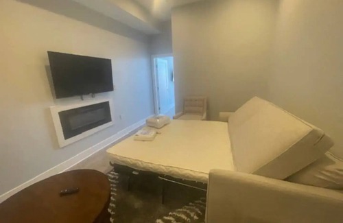 H Street Corridor Apartment | Modern 1-BR/1-BA near Capitol Hill - U3