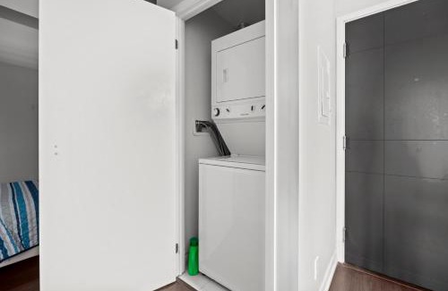 Yonge-Eglinton Apartment | Modern 1Bd & Den Condo with Balcony Lillian St