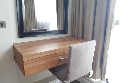 Wack-Wack Greenhills Villa | Modern 1BD Executive Suite, Netflix Wifi Pool Gym