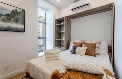 Downtown Montreal Apartment | Modern 1BDR Apartment on Bishop - MTL