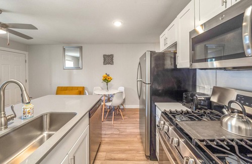 Hyde Park Apartment | Modern 1BR Near UT Hyde Park Evonify
