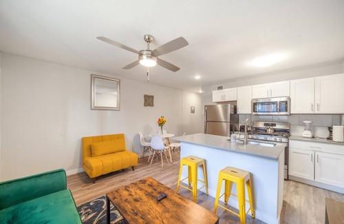 Hyde Park Apartment | Modern 1BR Near UT Hyde Park Evonify