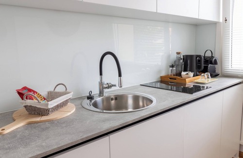 Ottakring Apartment | Modern 1BR Vienna Getaway near Tram – Dog Friendly
