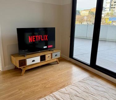 Doncaster Apartment | Modern 2 Bed 2 Bath Apartment with Parking opposite Westfield Doncaster