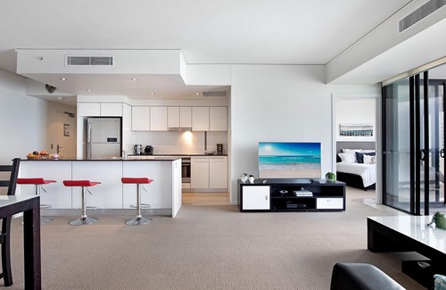 Broadbeach Apartment | Modern 2 Bedroom Apartment in Sierra Grand - CoastHM