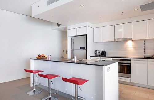 Broadbeach Apartment | Modern 2 Bedroom Apartment in Sierra Grand - CoastHM