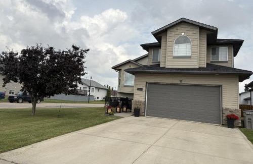 Pinehouse House | Modern 2 Bedroom Basement suite