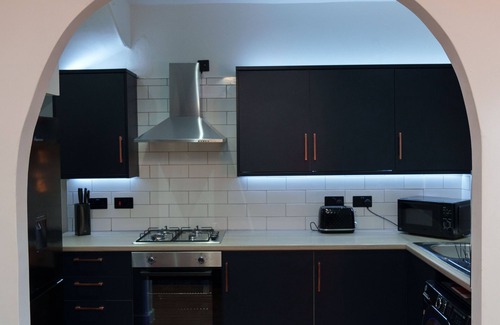 Harehills House | Modern 2 bedroom house -near Leeds