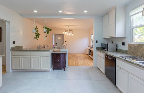 San Jose House | Modern 2 Bedroom House With Botanic Organic Garden, Deck and Backyard