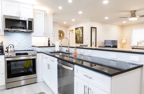 New Richmond Apartment | Modern 2 Bedroom in Beautiful River Town Near City