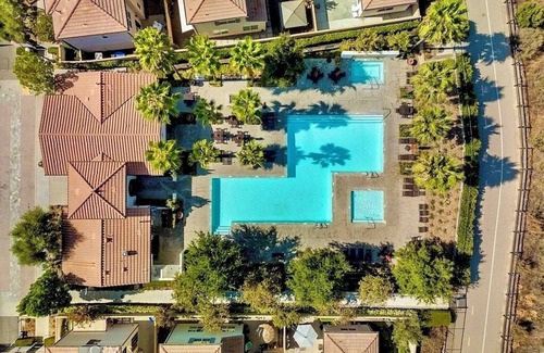 Santa Clarita Villa | Modern 2 bedroom Villa in Santa Clarita