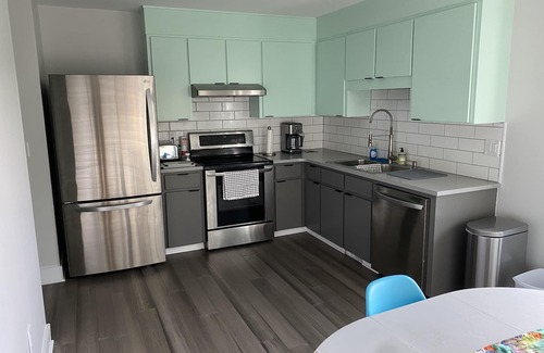 Topsail Beach House | Modern 2 Bedroom with Quick Walk to the Beach, Pet Friendly