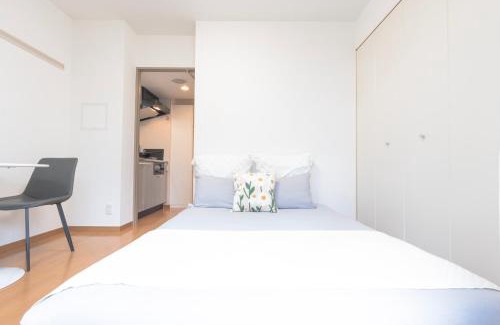 Chuo Apartment | Modern 2 Person Retreat in Nihonbashi - Steps from Kayabachō Subway & Tsukiji