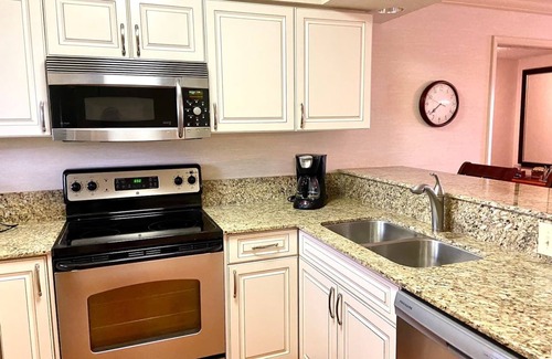 Wesley Chapel Condo | Modern 2bd-2ba with Lake & Golf Views in Saddlebrook Resort