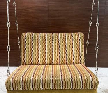 Lokhandwala Complex Apartment | Modern 2bhk in main Lokhandwala