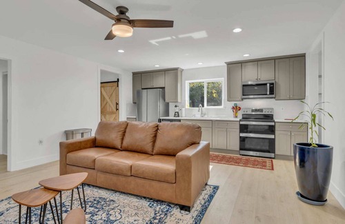 Pasadena House | Modern 2BR/2BA Close to Downtown