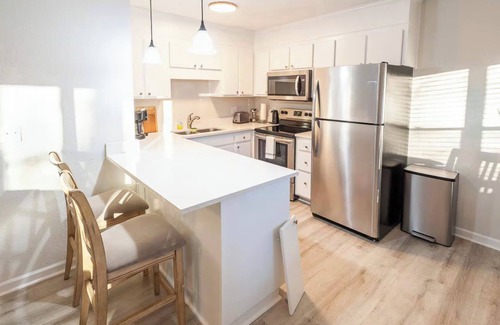 Westminster Condo | Modern 2BR/2BA peaceful forest-view condo in Westminster, near Lakes and Clemson