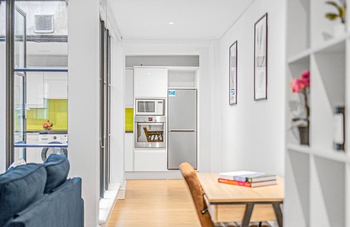 The City of London Apartment | Modern 2BR Apartment with Patio in the Heart of Holborn's Vibrant Neighborhood
