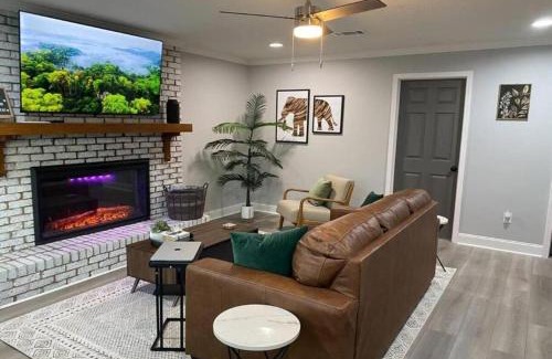 Asheboro Apartment | Modern 2BR Aparment near NC ZOO w Parking