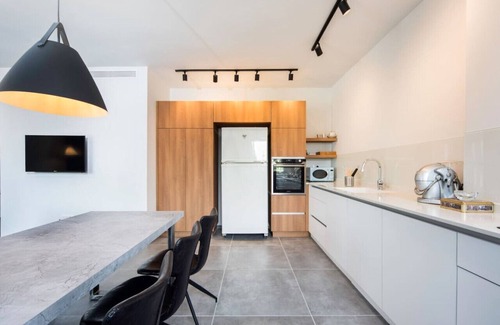 Ramat Hasharon Apartment | Modern 2BR Apt w Private Parking in City Center