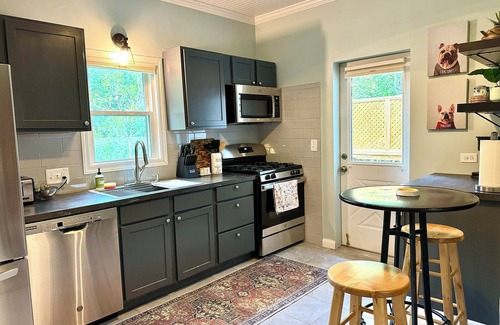 Bloomington House | Modern 2BR Charmer Heart of BloNo