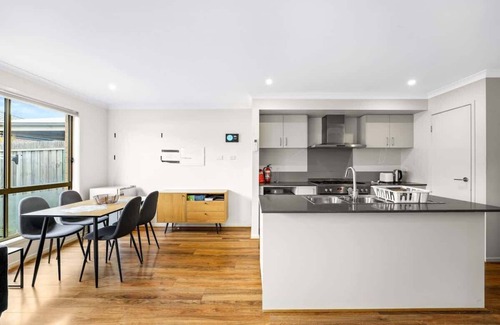 Officer House | Modern 2BR Comfort in the Heart of Officer