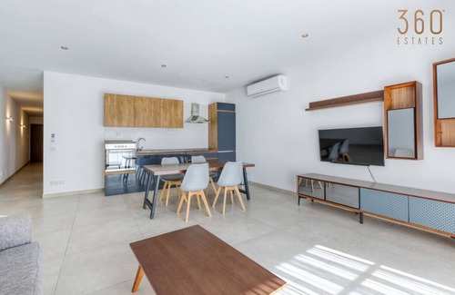 Swieqi Apartment | Modern 2BR home with pool access & Wifi in Swieqi