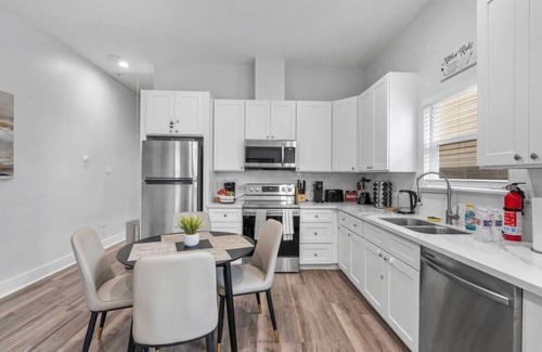 Greater East End House | Modern 2br near museums&baseball