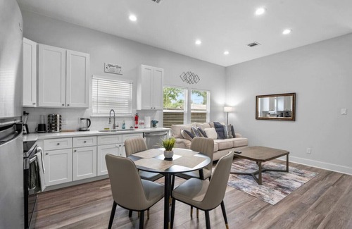 Greater East End House | Modern 2br near museums&baseball