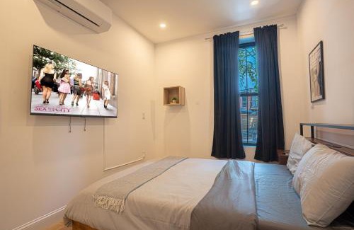 Ocean Hill Apartment | Modern 2BR plus Basement Brooklyn Stay and Backyard