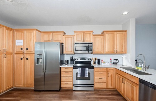 Tempe Apartment | Modern 2BR Pool, Gym, Near ASU & Pet-Frndly