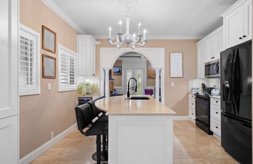 Hollywood House | MODERN 3 BEDROOM CASTLE IN HOLLYWOOD BEACH